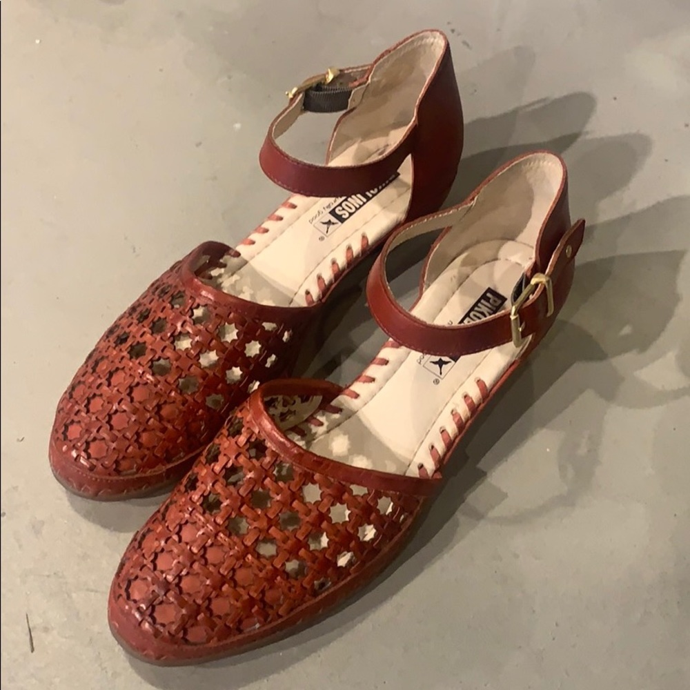 Rust colored shoes by Pikolinos